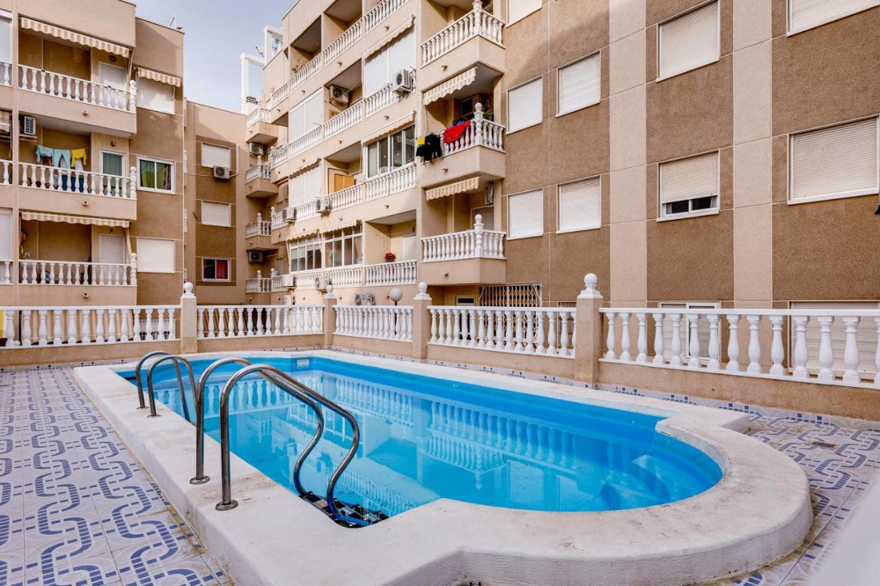 Apartment Caballero de Rodas Torrevieja Exterior foto